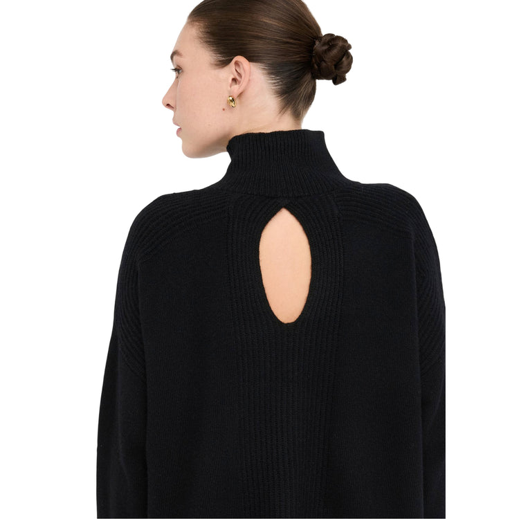 Maglione Donna in lana con gioiello Nero modella retro ravvicinata