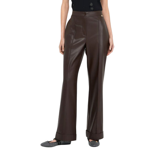 Pantaloni Donna in tessuto spalmato marrone modella frontale