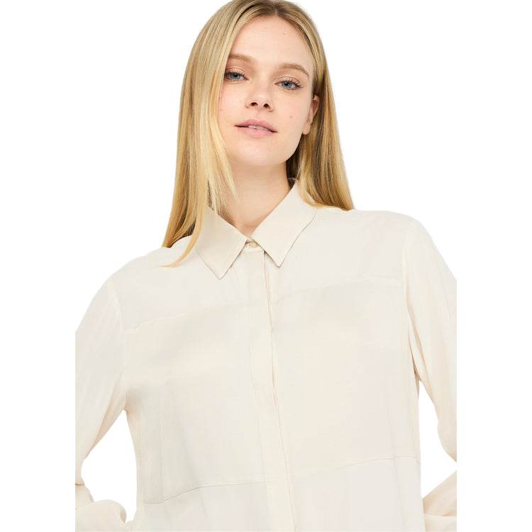 Camicia Donna in crêpe de chine Beige modella frontale ravvicinata