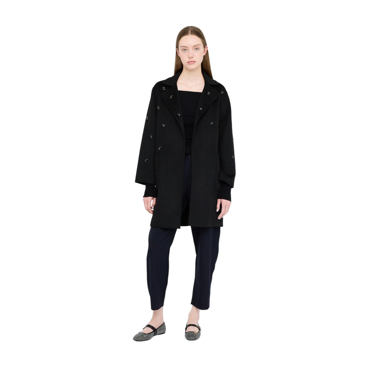 Cappotto Donna in lana con ricami gioiello modella frontale