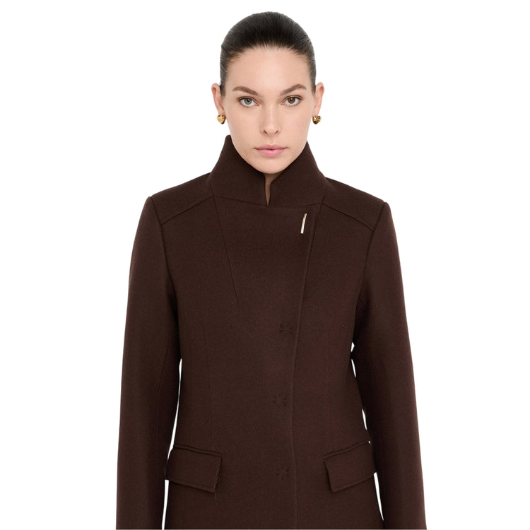 Cappotto Donna Cappotto in panno double Marrone modella frontale ravvicinata