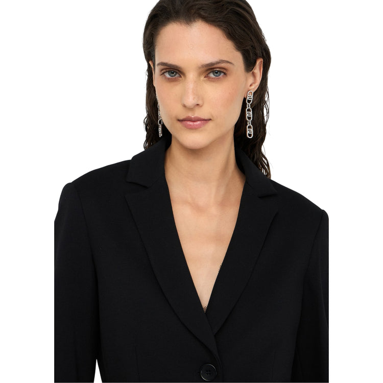 Giacca elegante Donna con cintura logata modella frontale ravvicinata