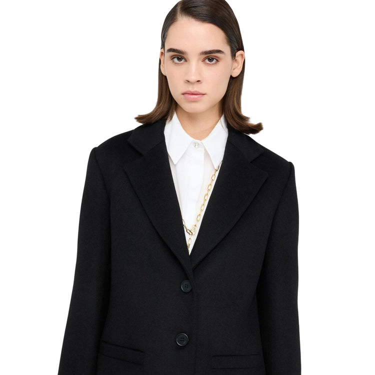 Cappotto Donna basic in lana Nero modella frontale ravvicinata