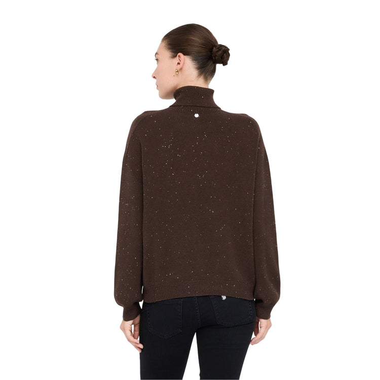 Acquista subito il Dolcevita Donna, realizzato in morbido tessuto, maniche lunghe e logo applicato sul retro, firmato Liu Jo su Martini 900: vieni a scoprire tutta la collezione sul nostro sito