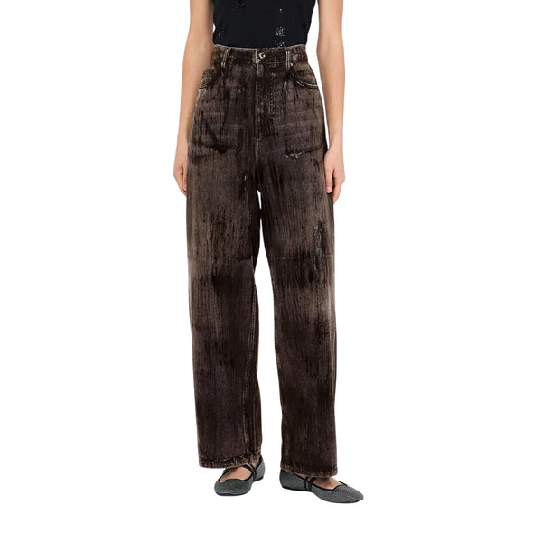 Jeans Donna flare con spalmature Marrone modella frontale