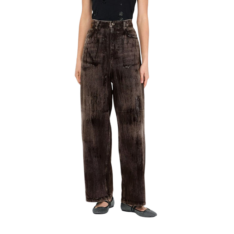Jeans Donna flare con spalmature Marrone modella frontale