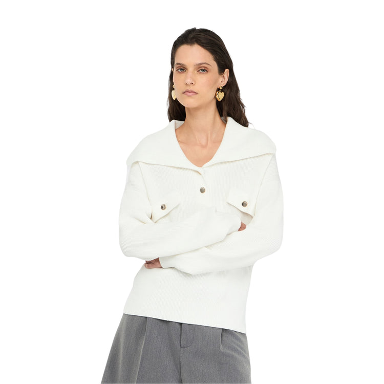 Acquista subito la Maglia Donna, realizzata in filati in misto viscosa e coste inglesi e bottoni dorati, firmata Liu Jo su Martini 900 : vieni a scoprire tutta la collezione sul nostro sito