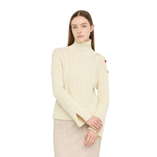 Dolcevita Donna in lana con bottoni gioiello Beige modella frontale