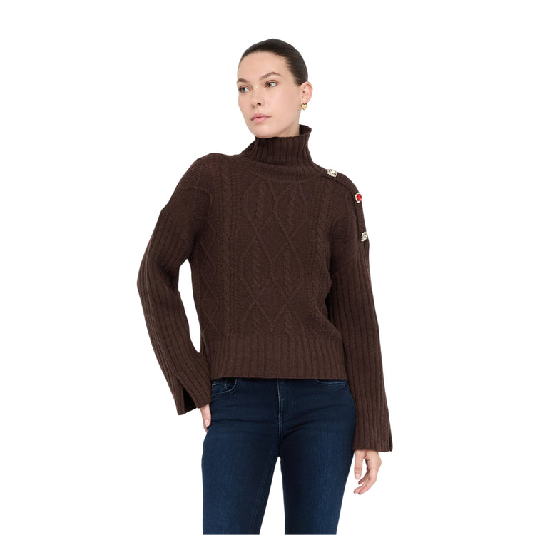 Dolcevita Donna in lana con bottoni gioiello Marrone modella frontale