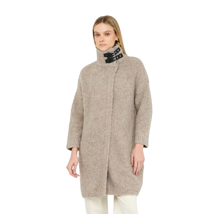 Cappotto Donna con colletto con fibbie Beige modella frontale