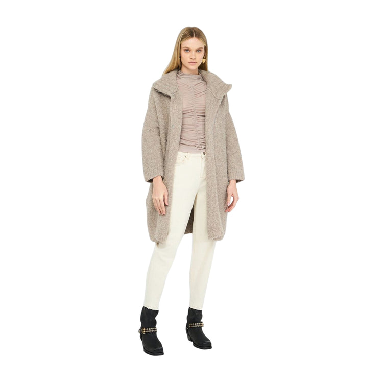 Cappotto Donna con colletto con fibbie Beige modella intera frontale