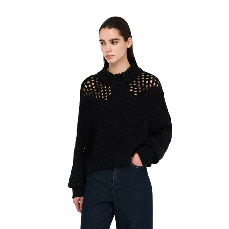 Maglia Donna in lana nera con traforature modella frontale