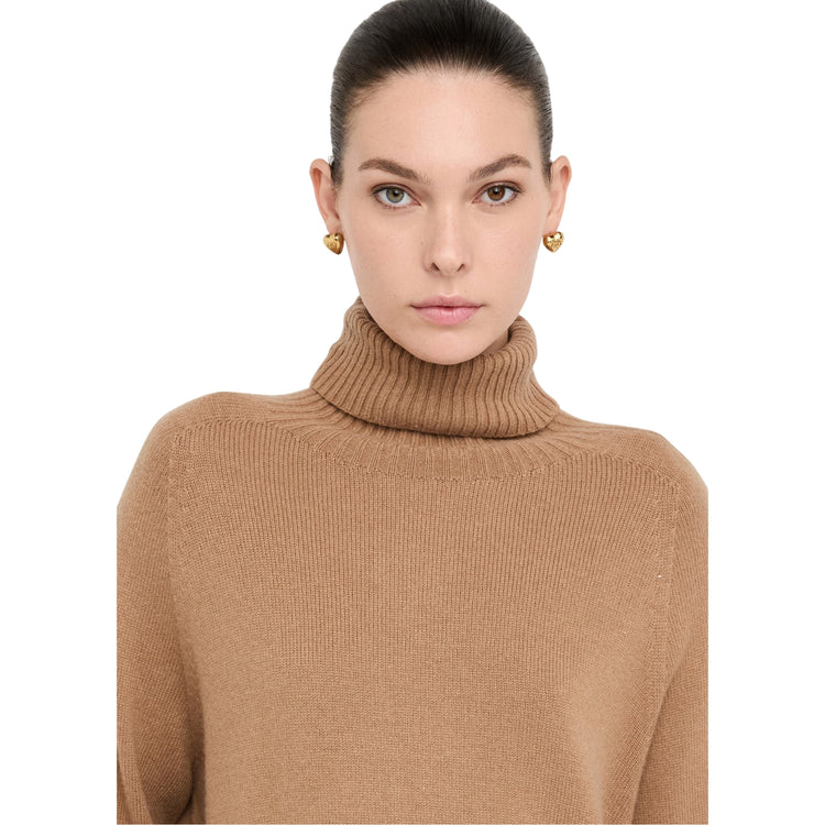 Dolcevita Donna in lana e cashmere dal fit morbido Beige modella frontale ravvicinata