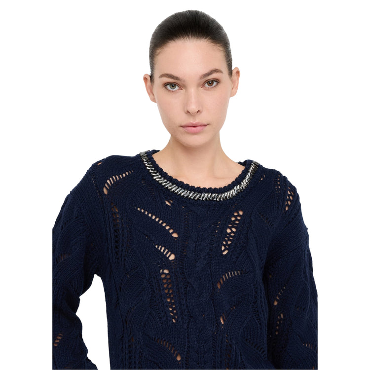 Maglione Donna traforato con gioiello al collo Blu modella frontale ravvicinata