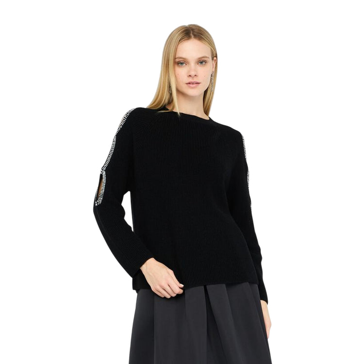 Maglia Donna con cut-out gioiello in nero modella frontale