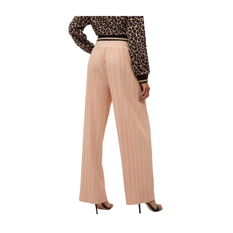 Women's trousers with pleated pattern