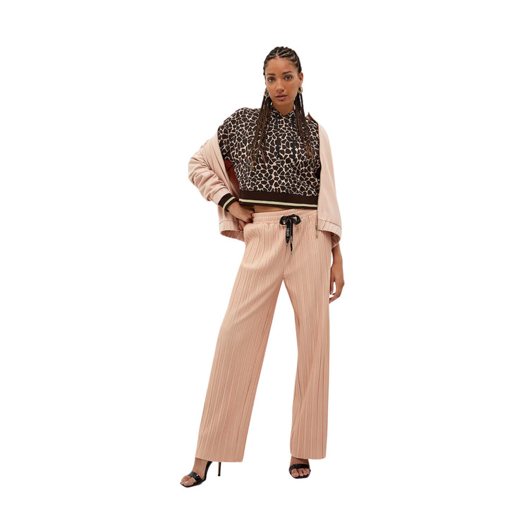 Women's trousers with pleated pattern