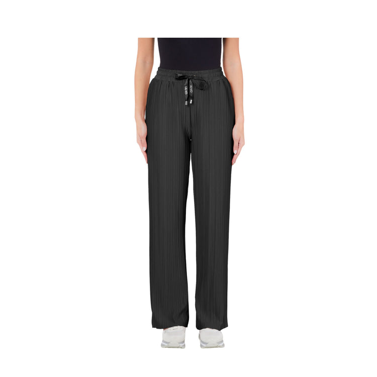 Women's trousers with pleated pattern