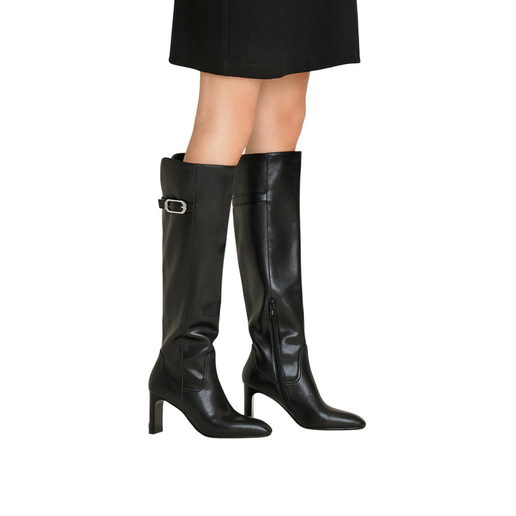 Stivali alti Donna con tacco largo Nero indossati da modella