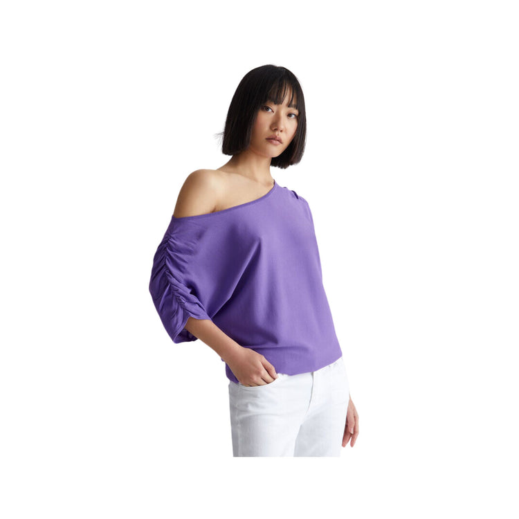 Women's sweater with gathered sleeves