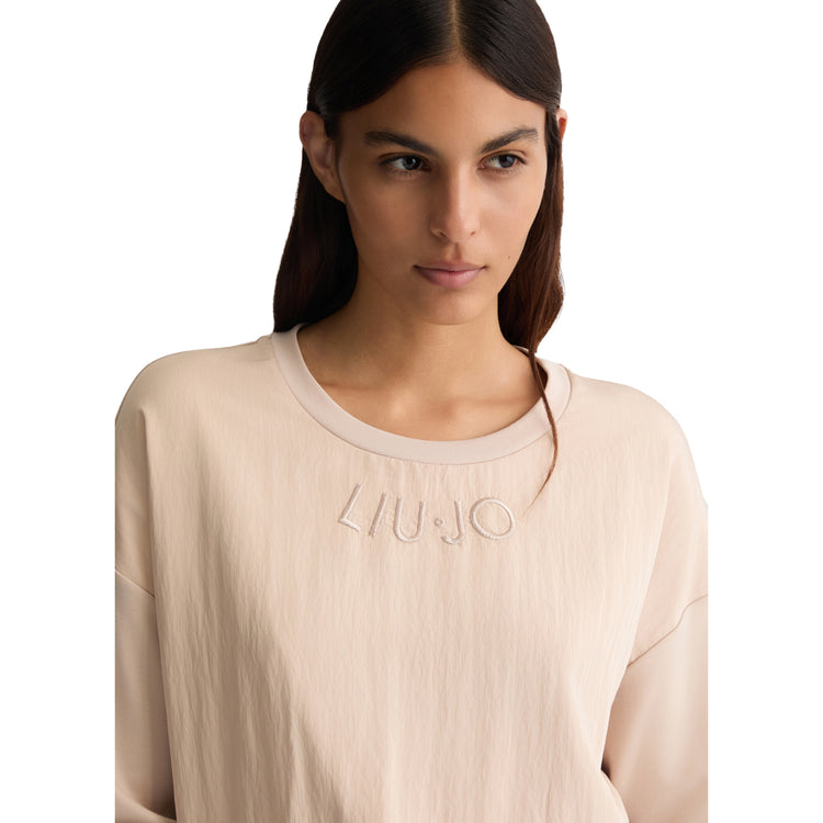 Felpa Donna con logo ricamato sur ton Beige modella frontaleravvicinata