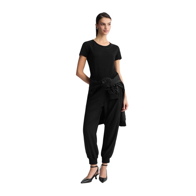 T-shirt Donna con strass applicati sul davanti Nero modella intera frontale