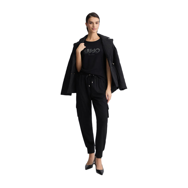 T-shirt Donna slim con logo strass Nero modella intera frontale