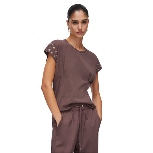 T-shirt Donna con occhielli decorativi marrone modella frontale