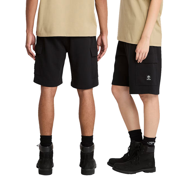 Pantaloncini cargo Unisex Woven Badge Nero indossati da modello retro e modella laterale