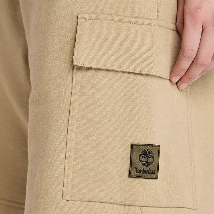 Pantaloncini cargo Unisex Woven Badge Beige dettaglio tasca con etichetta