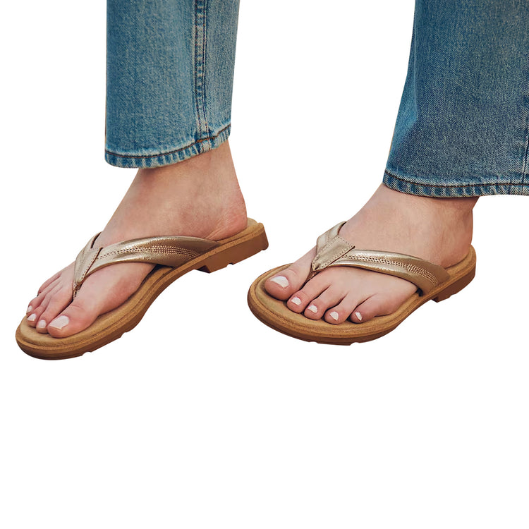 Infradito Donna Calista Bay Oro indossati da modella