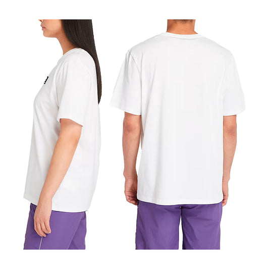 T-shirt Unisex Woven Badge Bianco modello retro e modella laterale