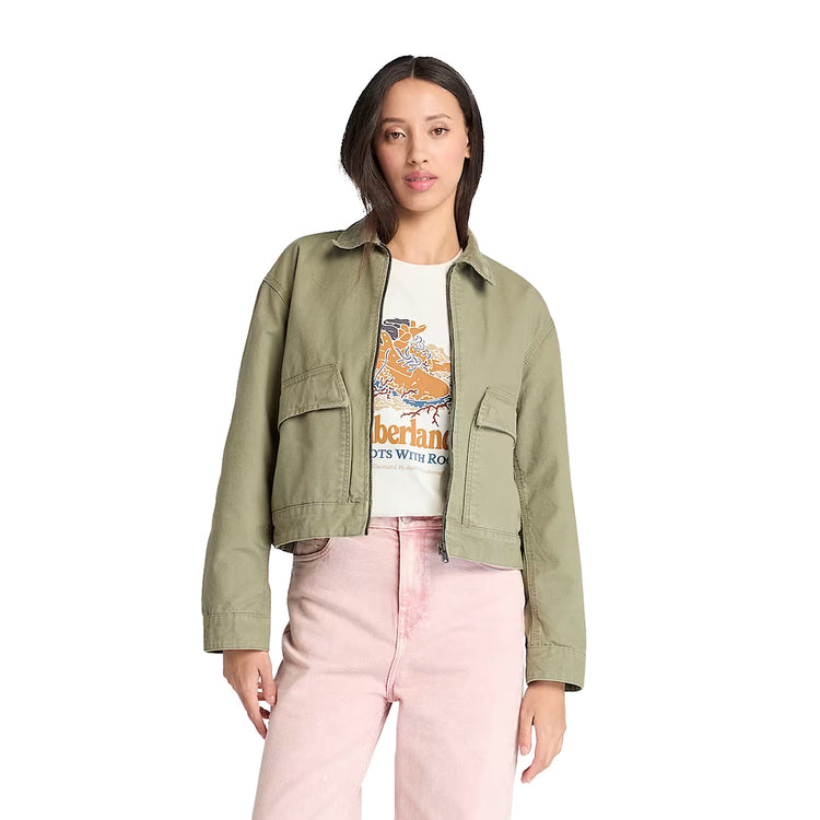 Modella con Giacca Bomber in Tela Verde