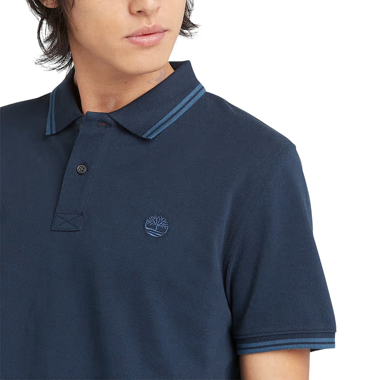 Polo Piqué Uomo con Riga Millers River Blu scuro dettaglio ravvicinato del modello frontale