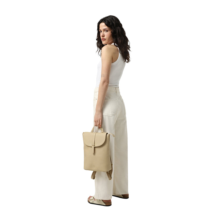 Zaino Donna in pelle Tuckerman Beige modella intera