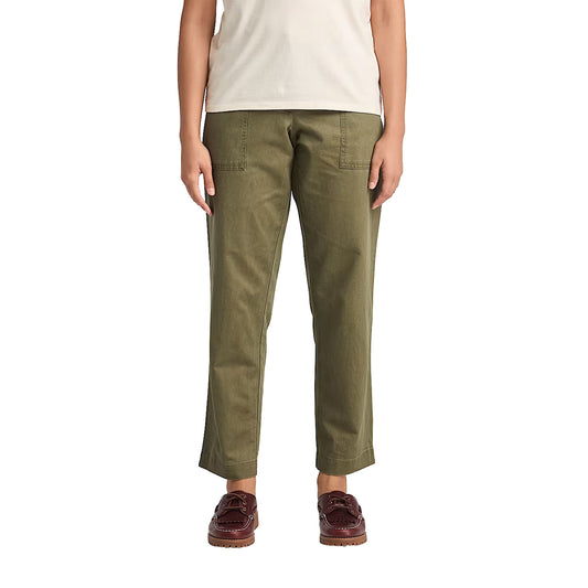 Modella con Pantaloni in Lino Utility Fatigue da Donna in verde