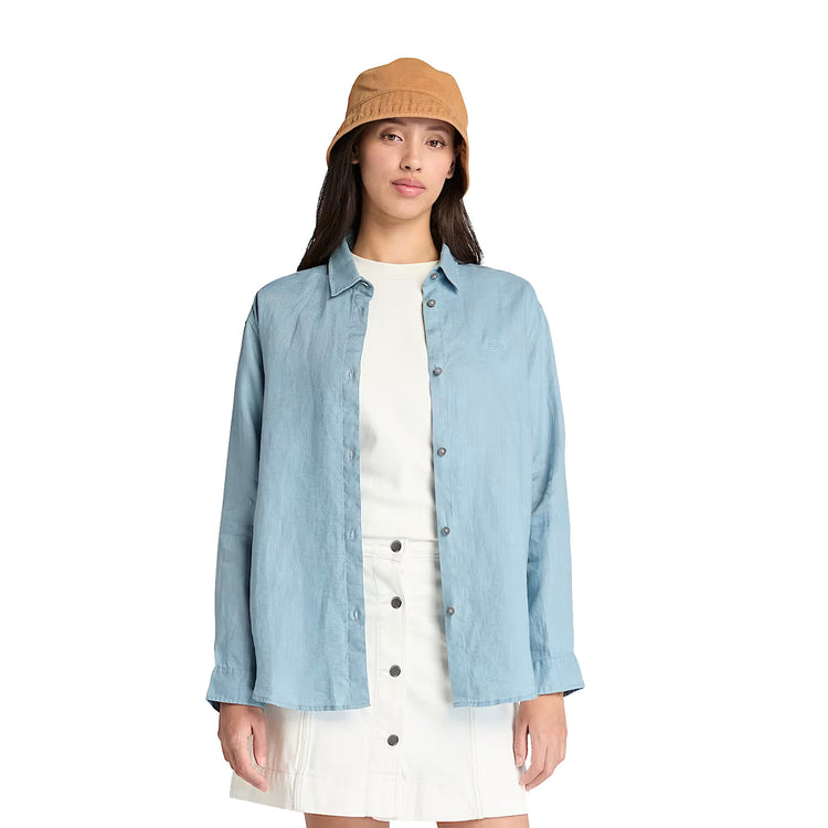 Camicia in Lino da Donna in celeste modella frontale