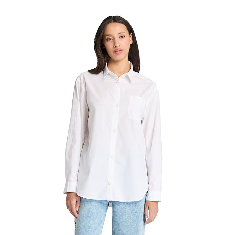 Modella con Camicia in Popeline da Donna in bianco