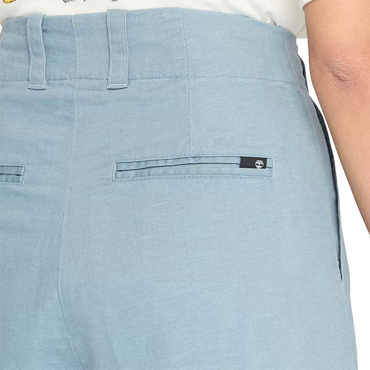 Dettaglio ravvicinato Bermuda in Lino da Donna in celeste