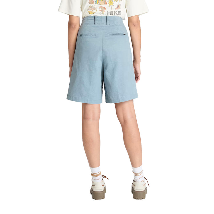 Retro modella con Bermuda in Lino da Donna in celeste