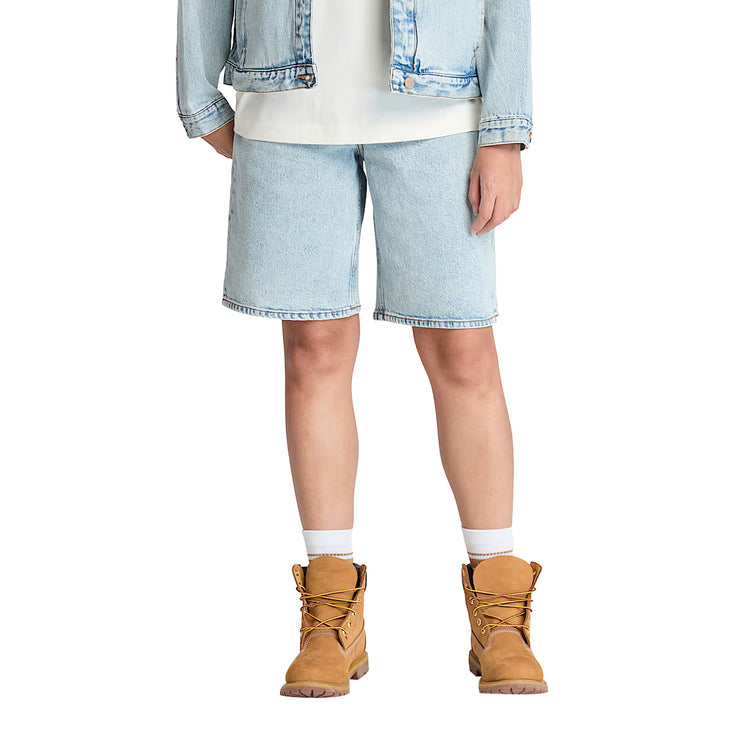 Shorts da Donna in Denim blu chiaro modella frontale