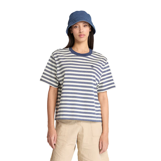 Modella con T-shirt a Maniche Corte a Righe Dunstan in Blu