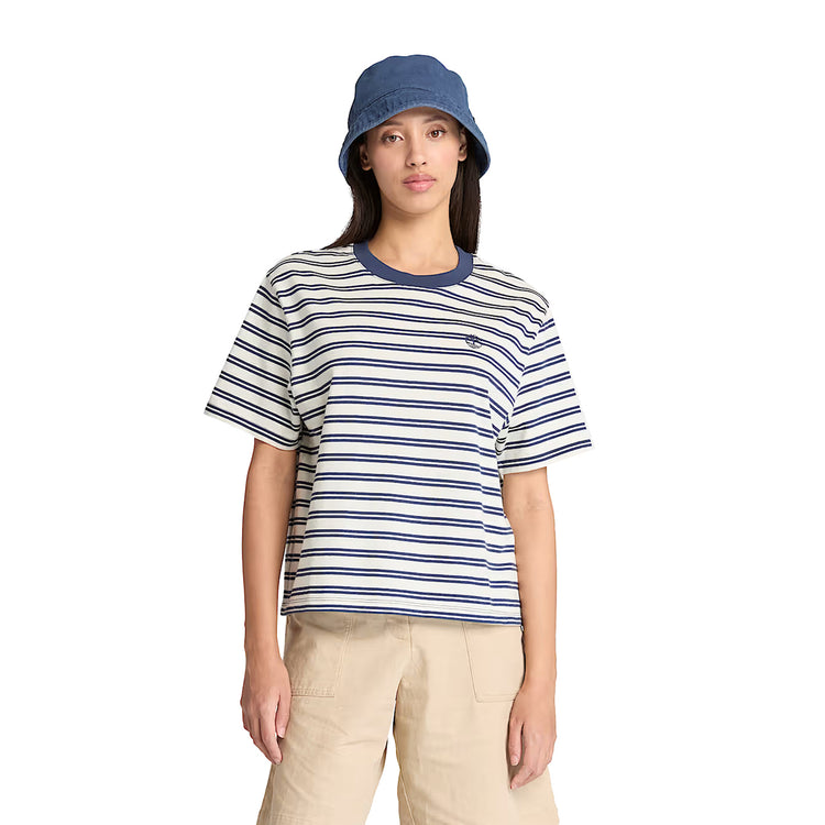 Modella con T-shirt a Maniche Corte a Righe Dunstan in Blu