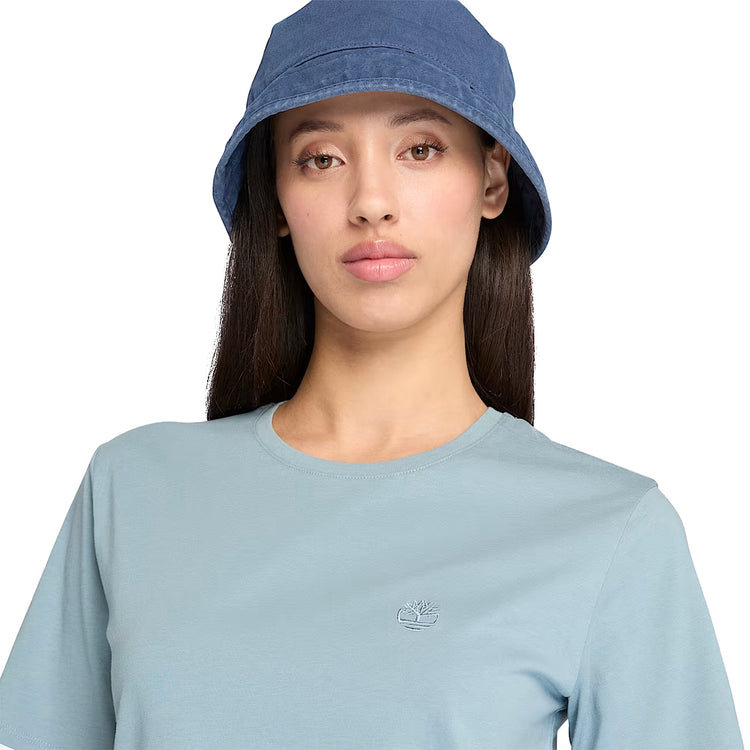 T-shirt Dunstan da Donna in celeste modella frontale ravvicinata