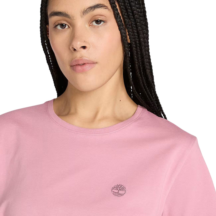T-shirt Donna Dunstan tinta unita rosa modella frontale ravvicinata