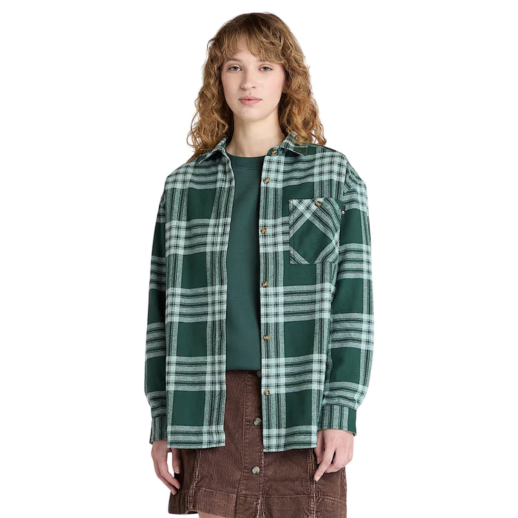 Camicia Donna in flanella con tasca Verde scuro modella frontale