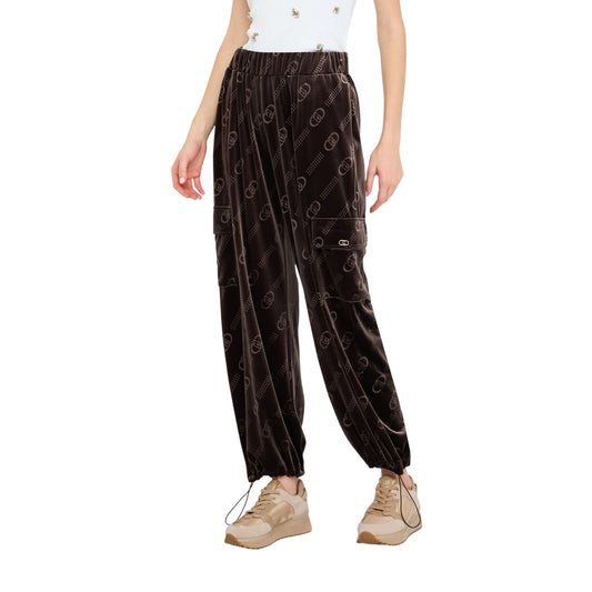 Pantaloni jogging Donna in ciniglia marrone modella frontale