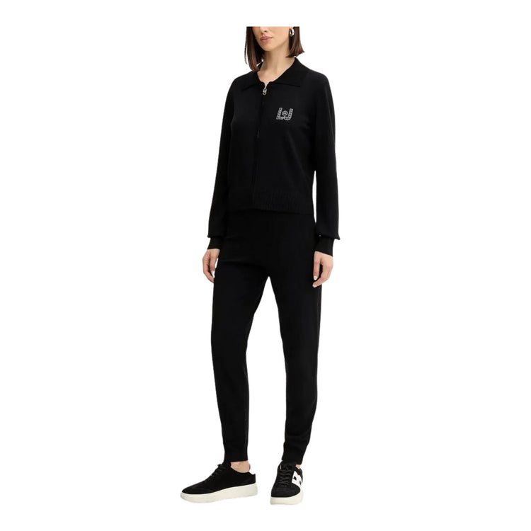 Completo sportivo Donna in maglia nera modella frontale