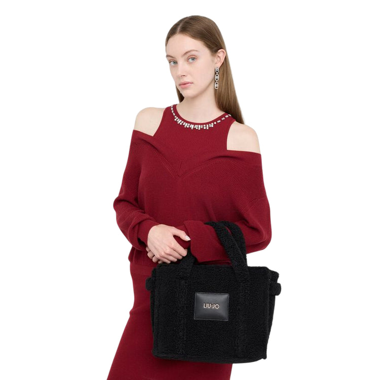 Shopping bag Donna media in teddy Nero su modella