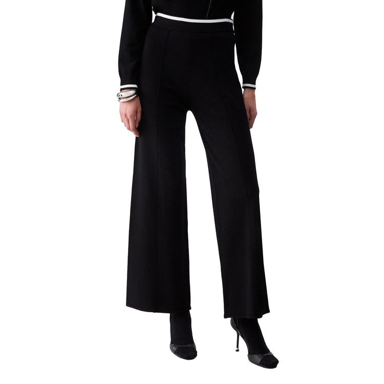 Pantalone Donna in maglia nero modella frontale